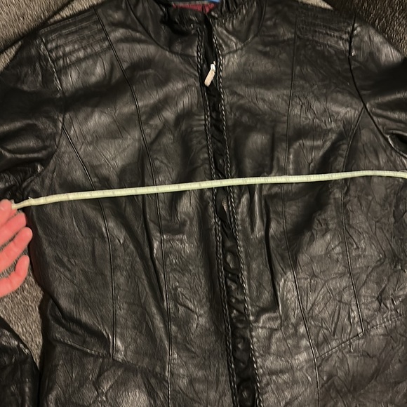 Danier Women’s Zip Up Leather Jacket w/Ruffles - Picture 6 of 7